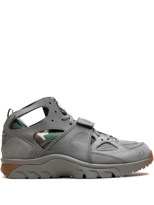 X Corteiz baskets Air Trainer Huarache 'Gully Grey' - Nike - Modalova