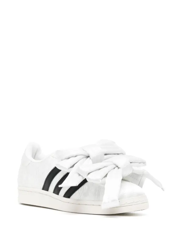 靴 adidas originals x CAROLINE HU SUPERSTAR Adidas x CAROLINE HU Superstar Sneakers | White | FARFETCH