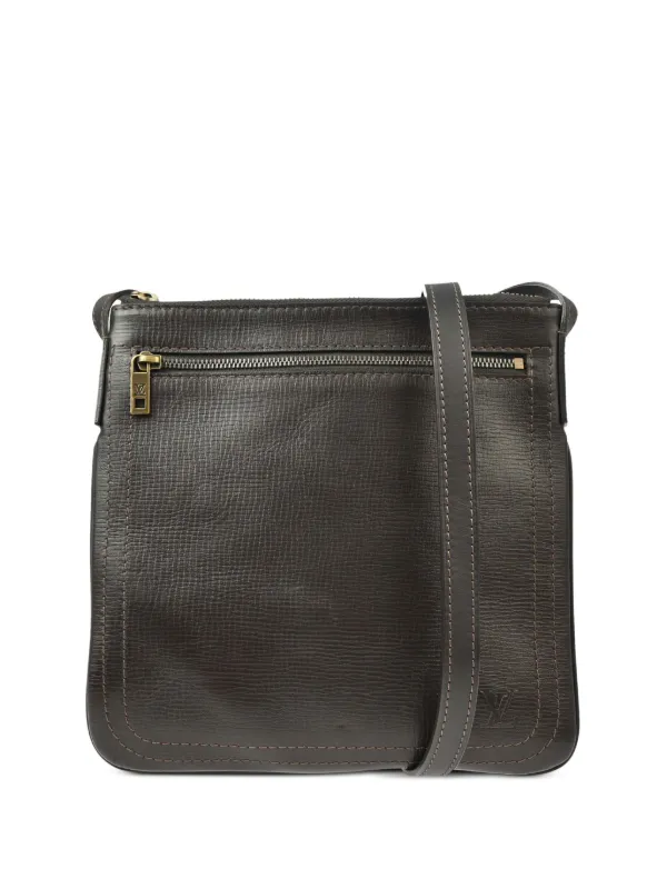 Louis Vuitton Pre-owned 2010 Utah Shawnee Pochette Cross Body Bag in Brown