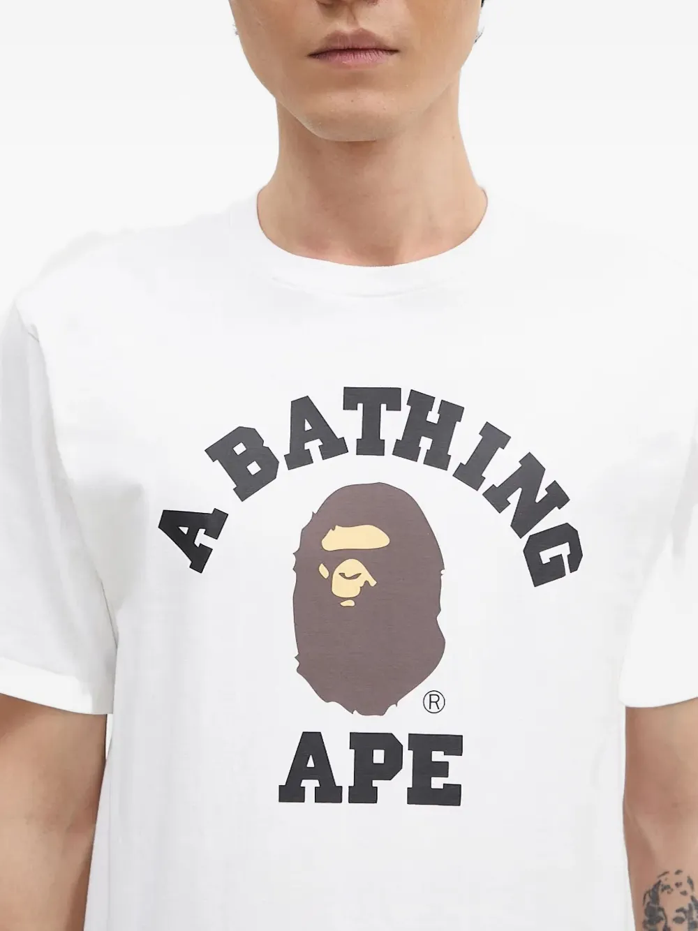 A BATHING APE College T-shirt Wit