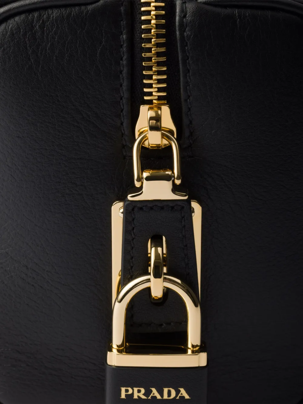 Prada Leren schoudertas Zwart