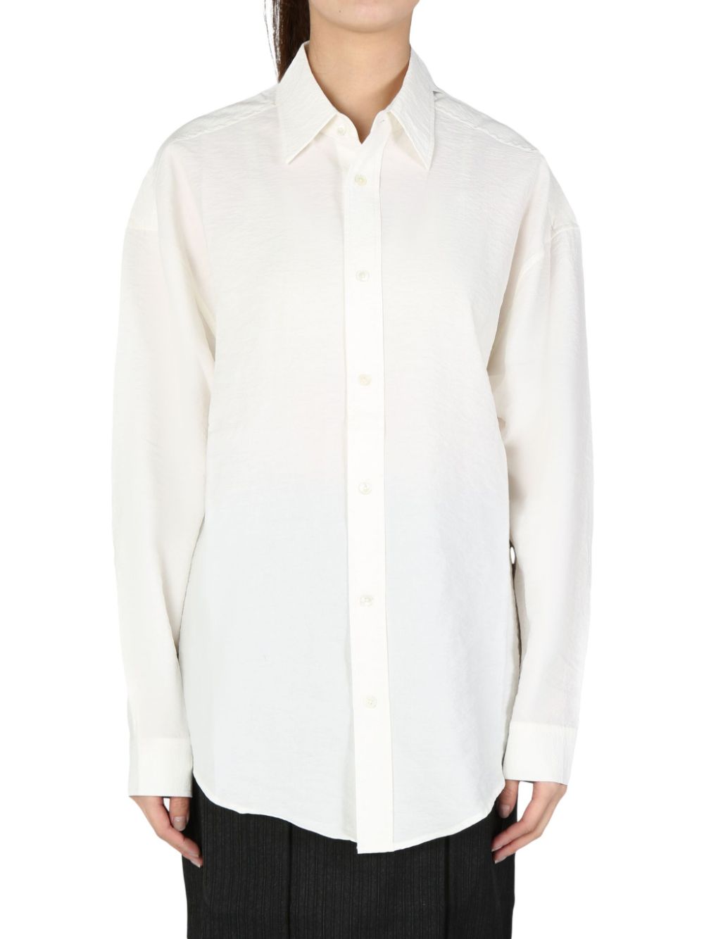 point-collar shirt