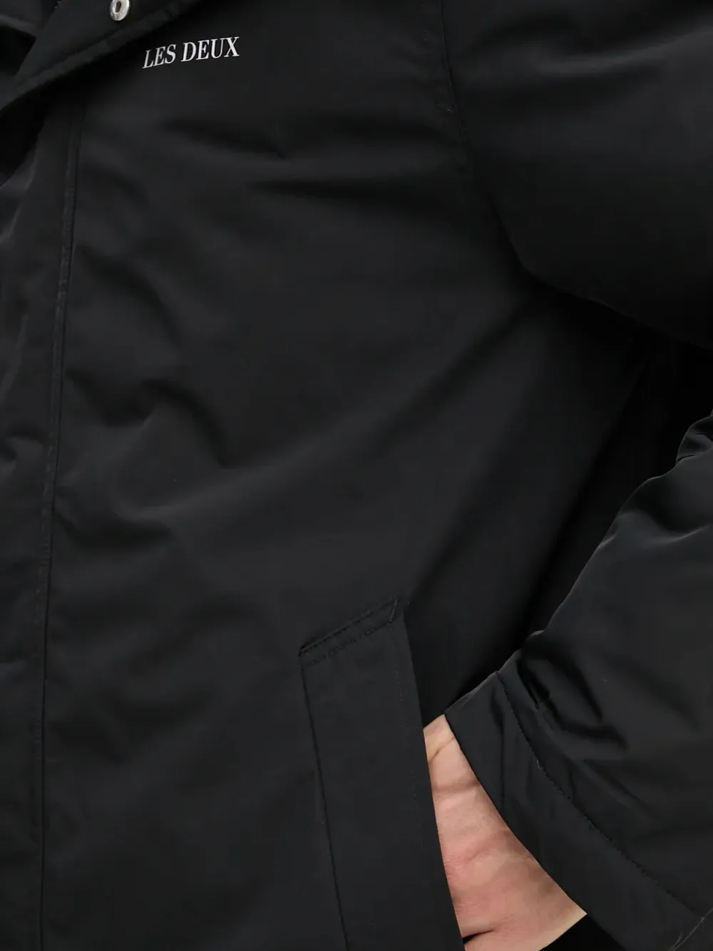 Les Deux Gewatteerde jas met logoprint Zwart
