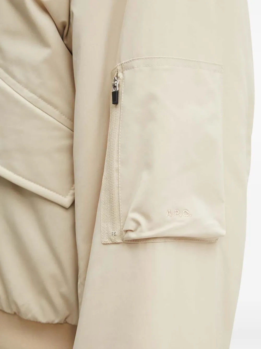 A.P.C. Bomberjack met ritszak Beige