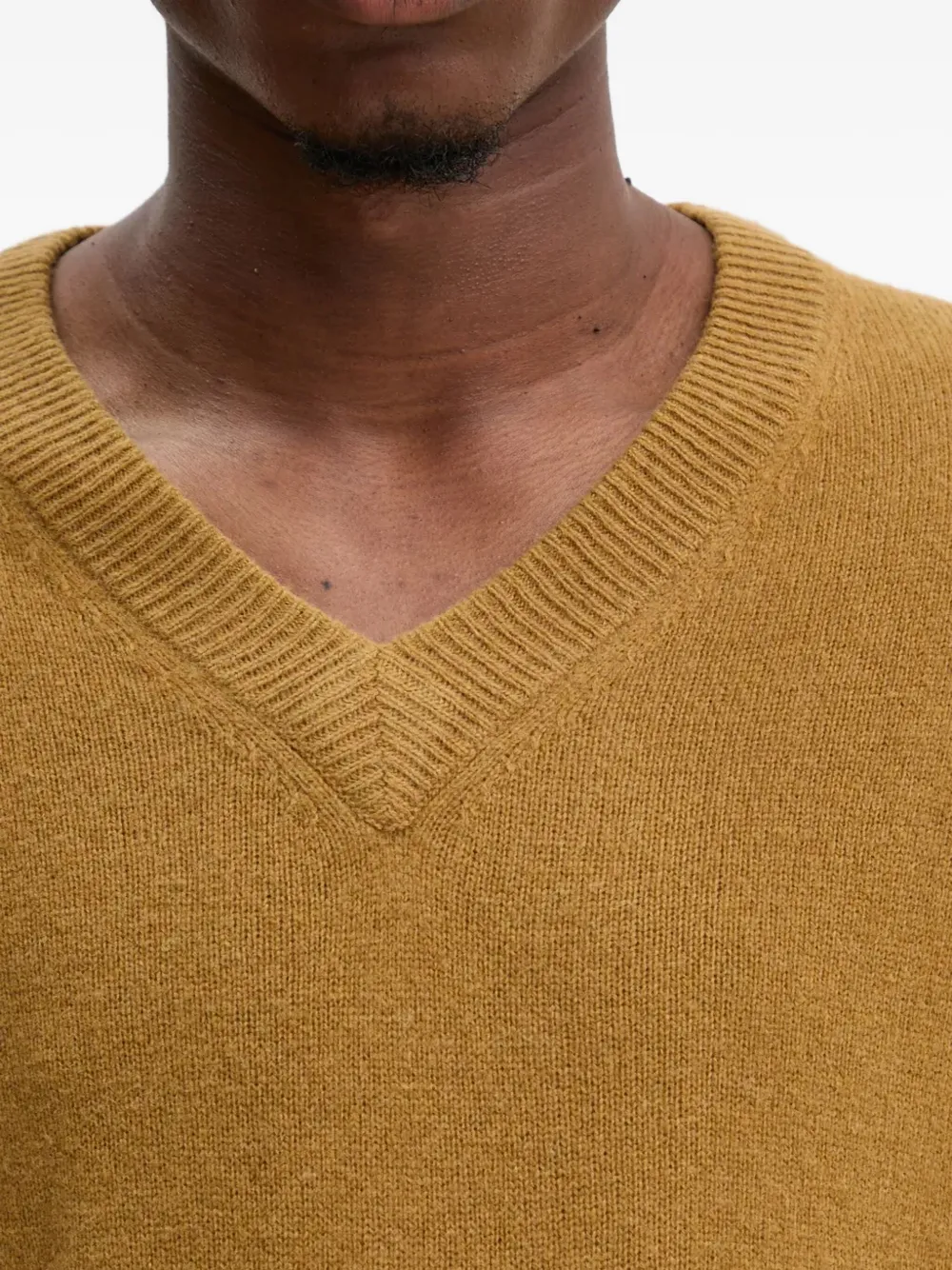 A.P.C. Trui met V-hals Bruin