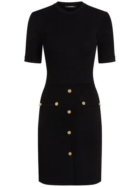 Karl Lagerfeld vestido con botones
