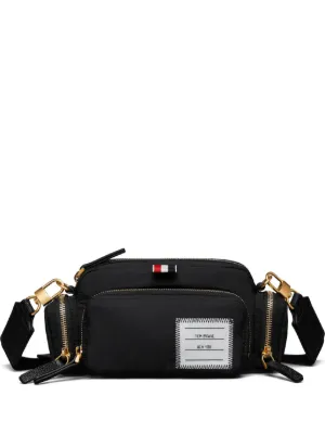 関送込【THOM BROWNE】キャンバス ロゴ メッセンジャーバッグ THOM BROWNE キャンバス メッセンジャーバッグ | THE OUTNET