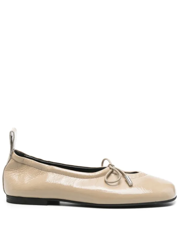 ALOHAS Rosalind フラットシューズ | ニュートラル | FARFETCH JP