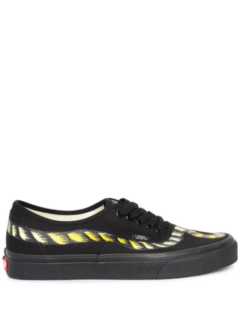 À La Garçonne Tênis x Vans pintado à mão