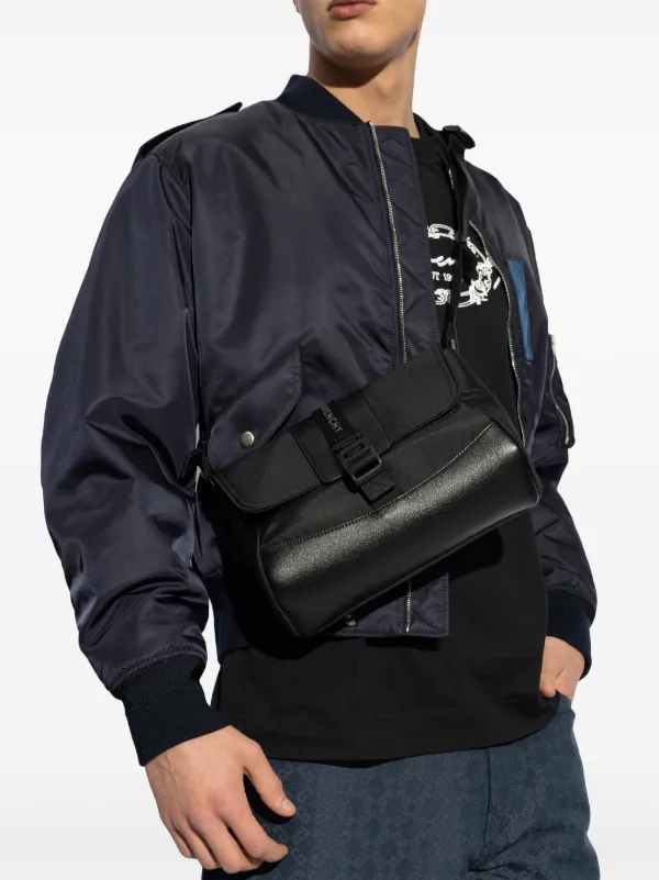 Givenchy ブラック スモール G-Trail メッセンジャーバッグ Givenchy Small G-Trail Messenger Bag | Black | FARFETCH ID