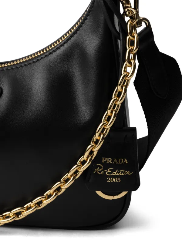 ショルダーバッグ・ポシェット PRADA Black Leather Re-Edition 2005 Shoulder Bag Prada Re-Edition 2005 Shoulder Bag | Black | FARFETCH