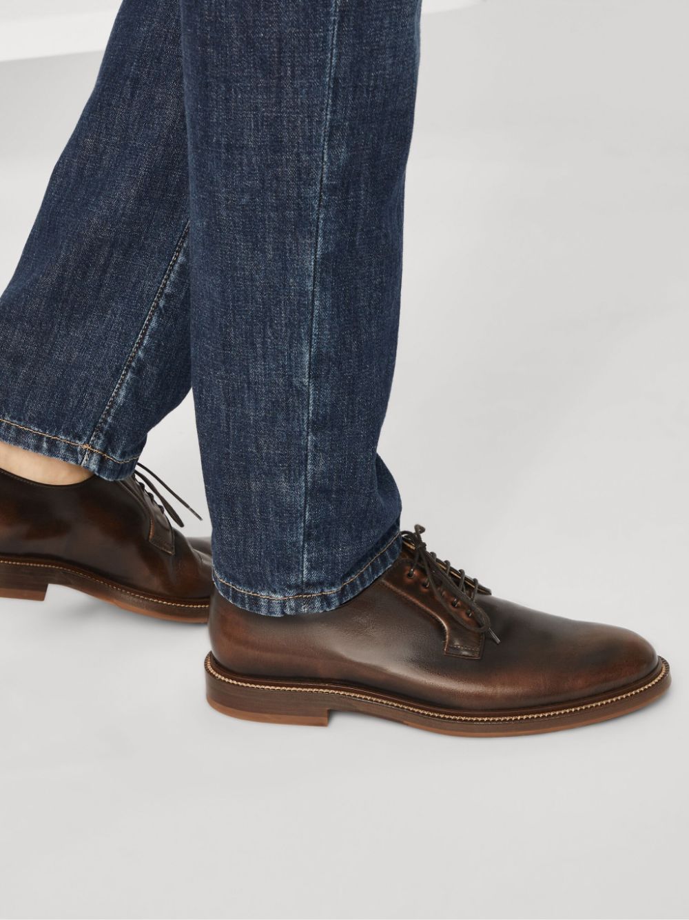 Brunello Cucinelli Leren derby schoenen van gebrand effect Bruin