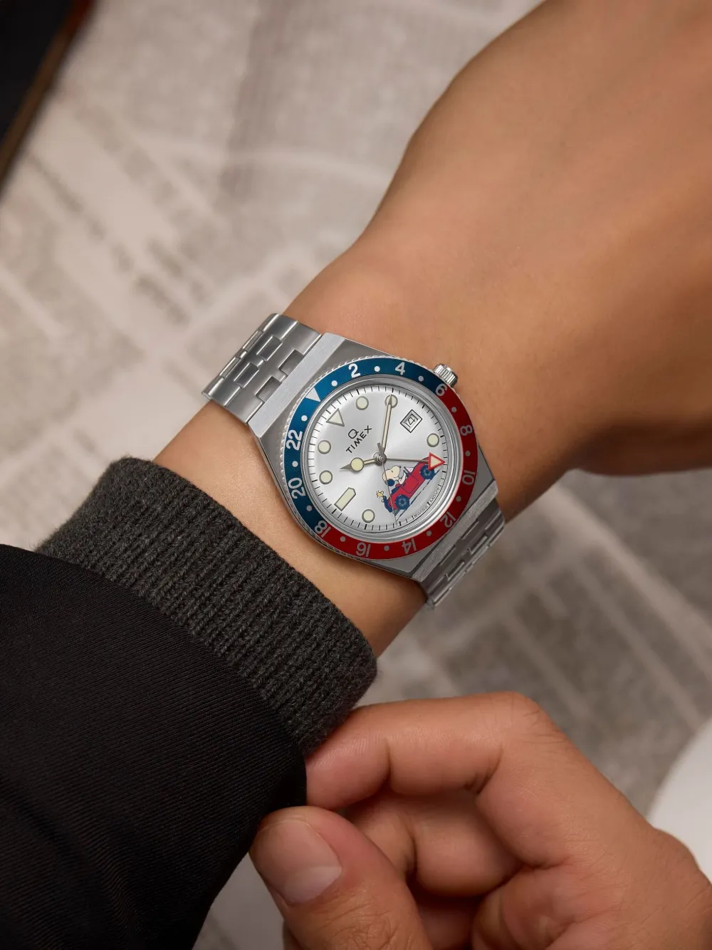 TIMEX x Peanuts Q 38mm 腕時計 | ホワイト | FARFETCH JP