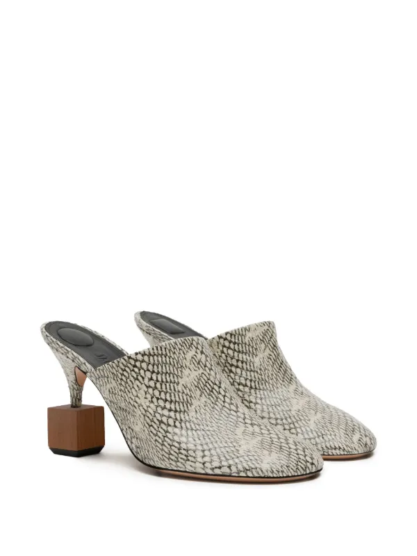 ジャックムス Jacquemus Bisou Mules Jacquemus Les Bisou Leather Cube-Heel Mules | Neiman Marcus