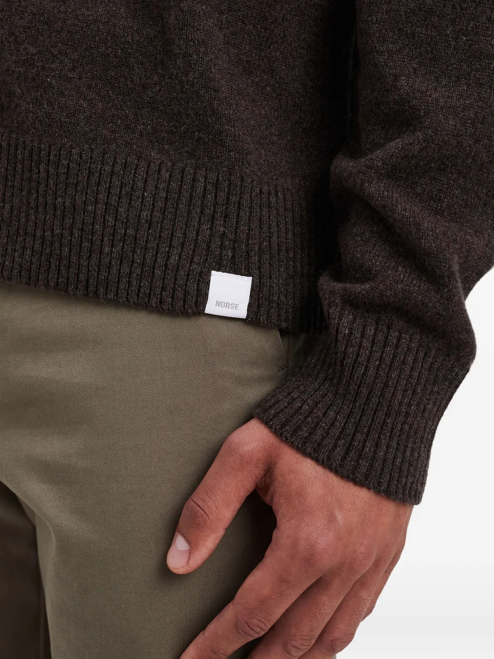 Norse Projects Vest met V-hals Bruin