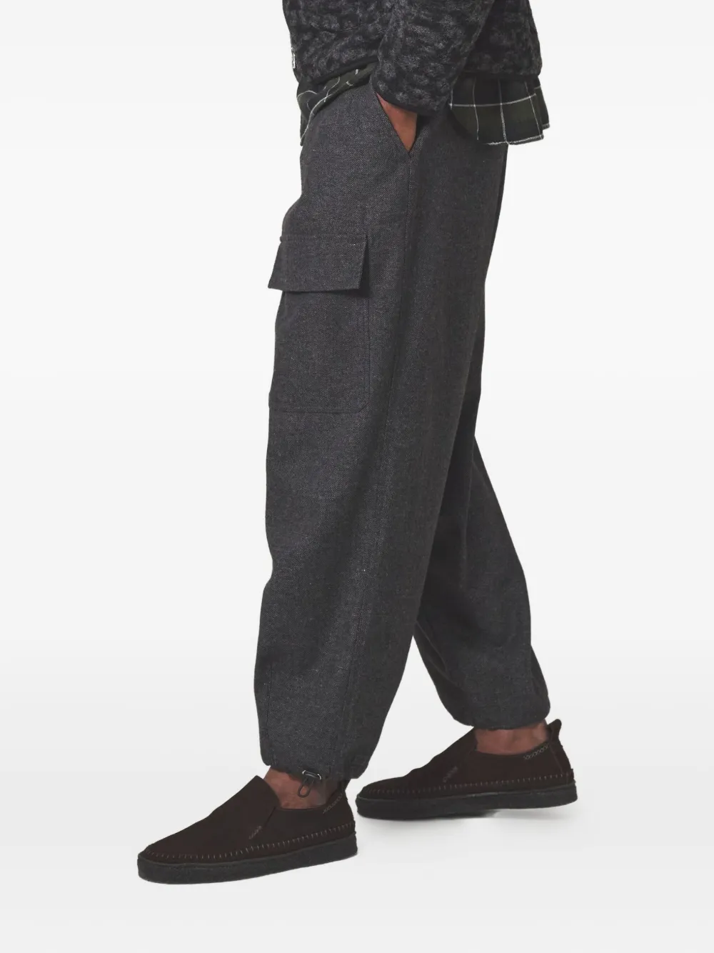 Universal Works buckle-fastening cargo trousers | Tapered Pants | Image 2