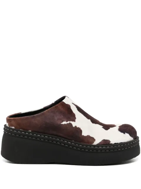 Miista mules Kristi con estampado de vaca