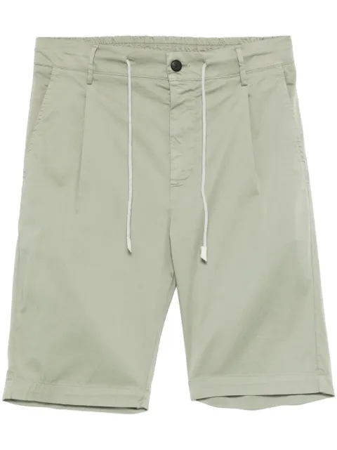 Eleventy pleat-detail shorts