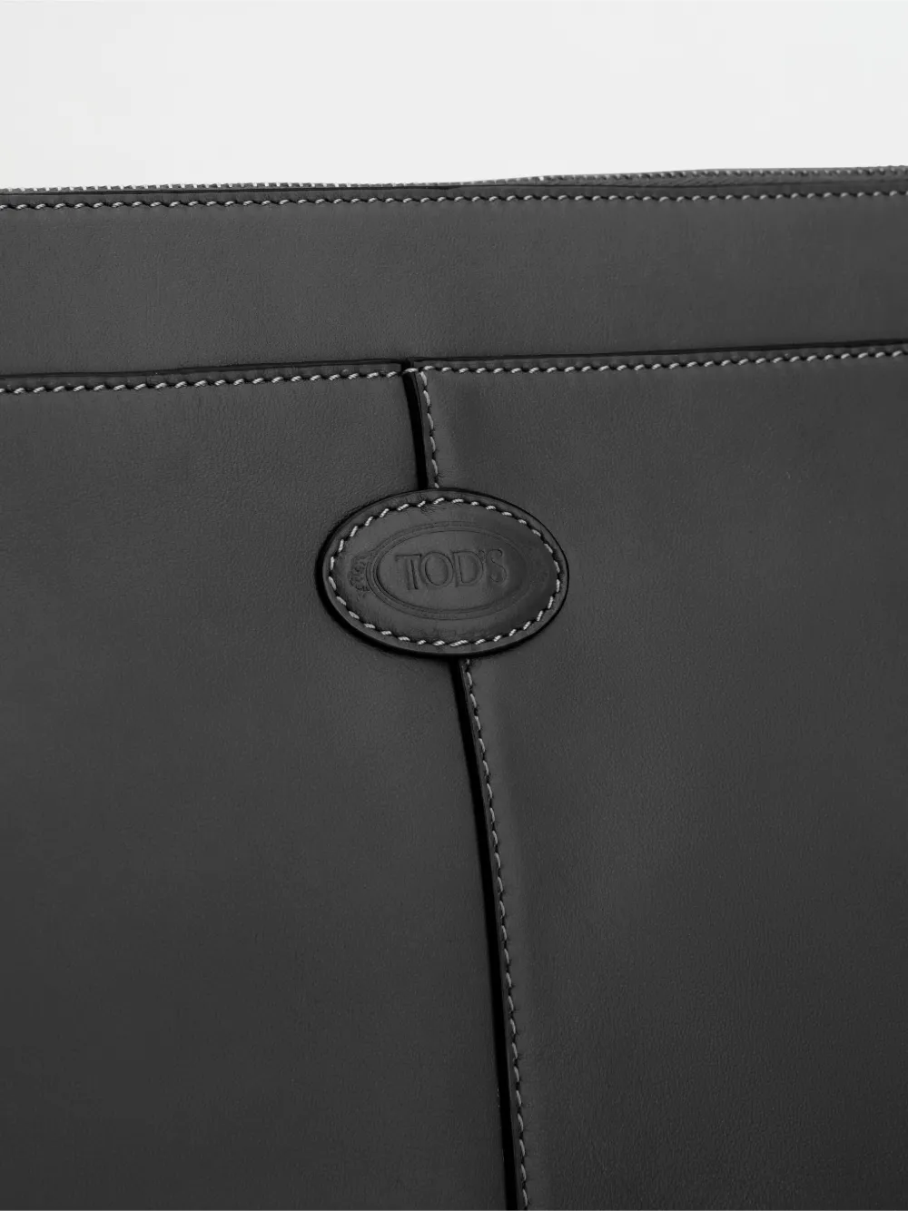 Tod's Medium Leather Clutch Bag In Black