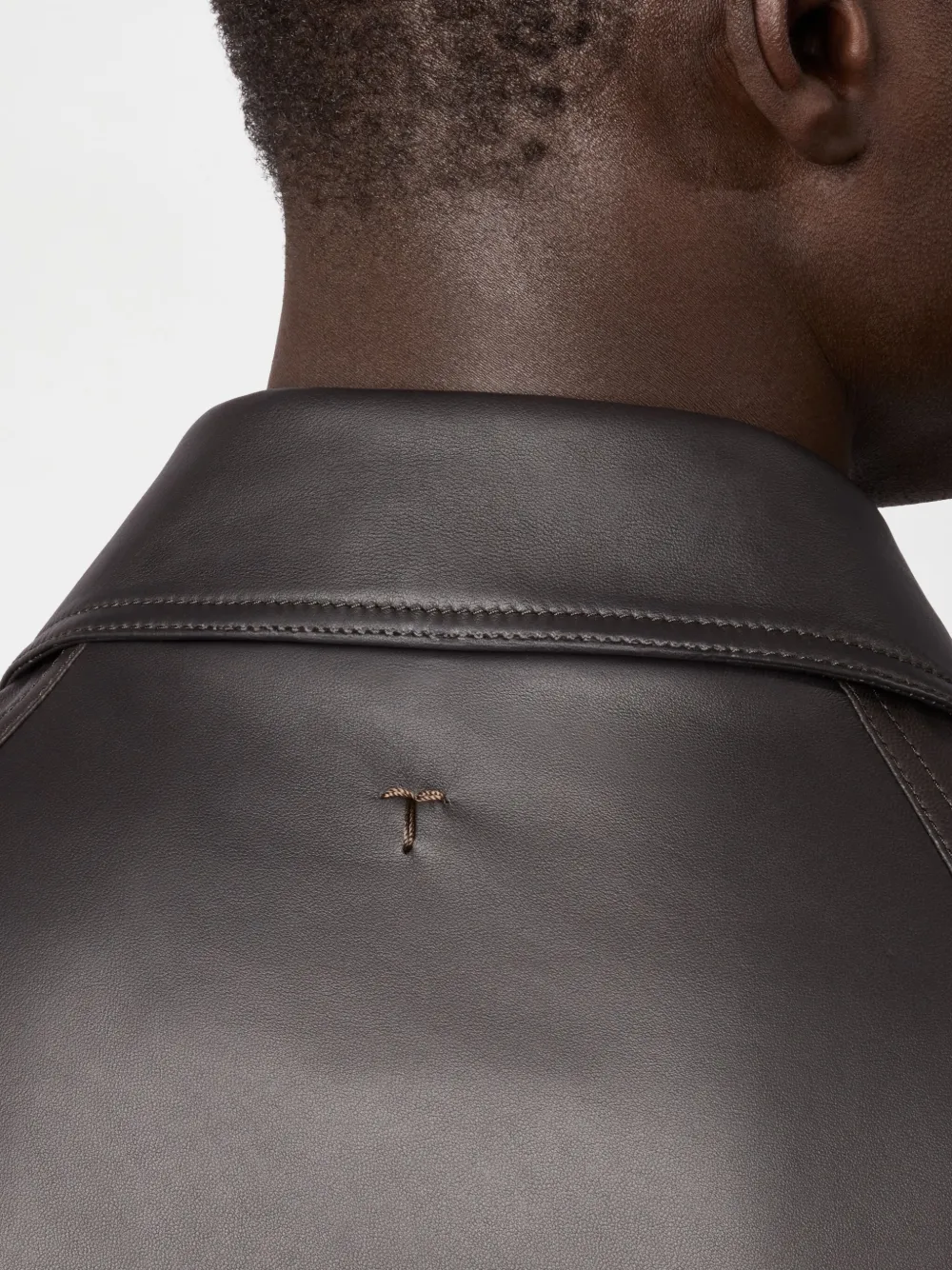 Tod's Comfort Fit Short Trench Coat In Leather In Brown