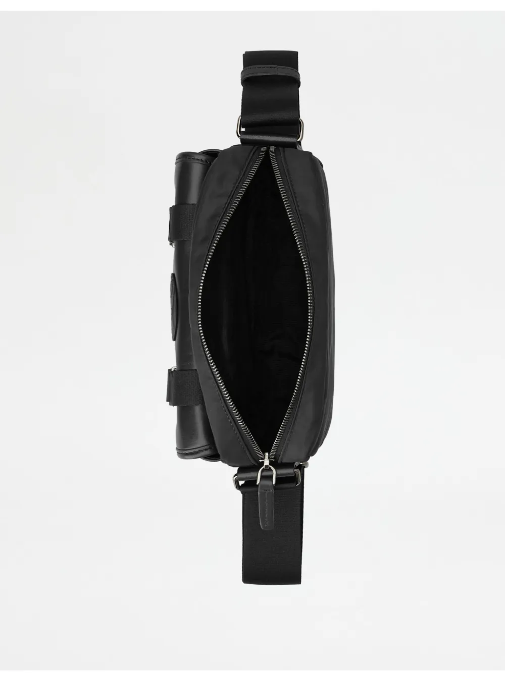 Tod's Leather Messenger Bag In Black