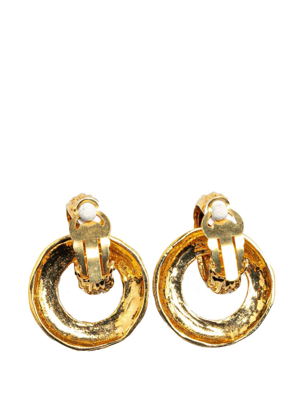 CHANEL Pre-Owned 1993 Gold Plated Logo Hoop Drop Clip On costume earrings - Goud