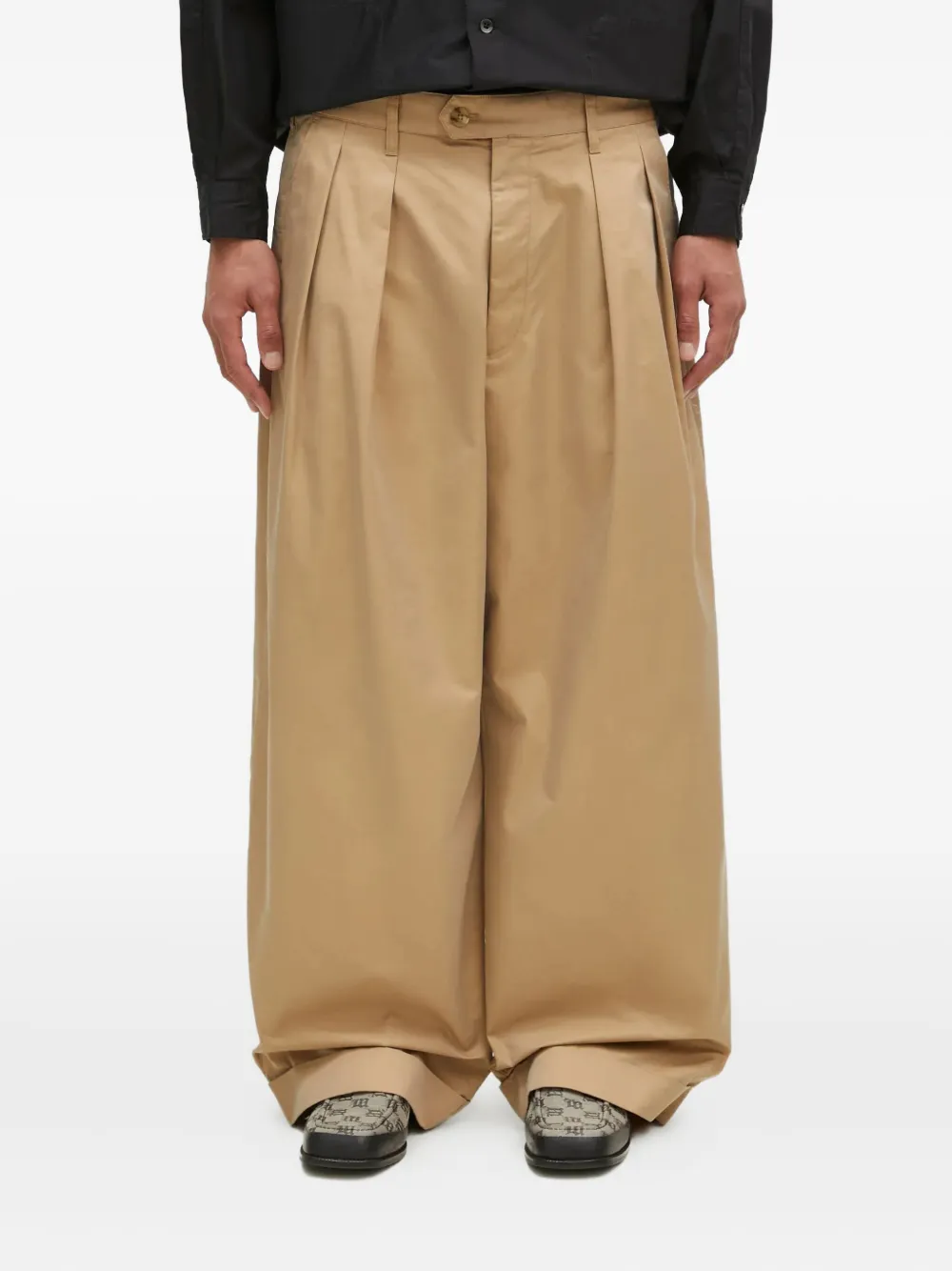 pleated wide-leg trousers