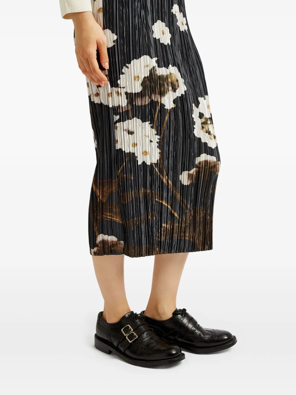 Shop Erdem Floral-print Pleated Skirt In Black