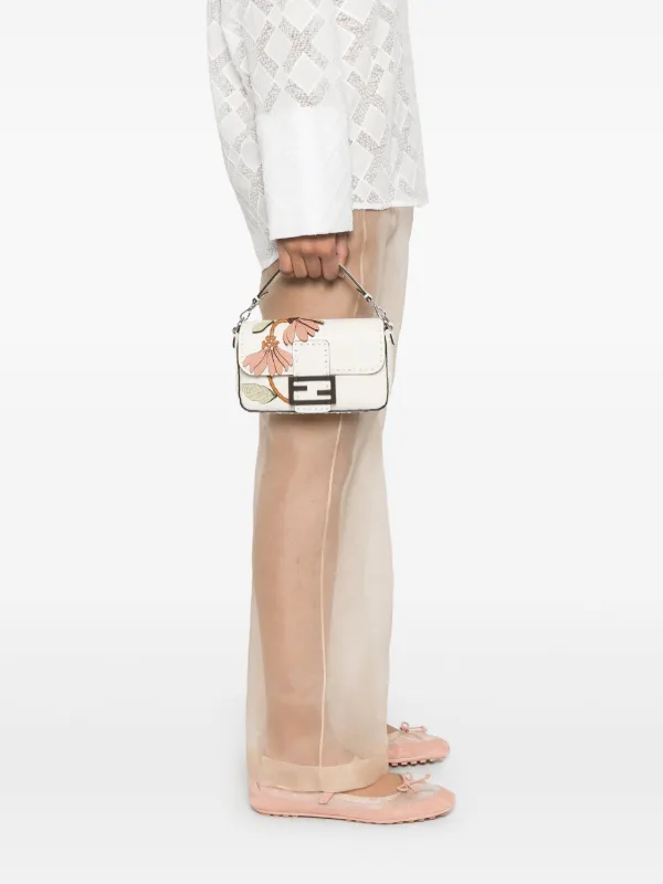 Fendi バゲット ミニ ホワイト FENDI バゲット バッグ ミニ | ホワイト | FARFETCH JP