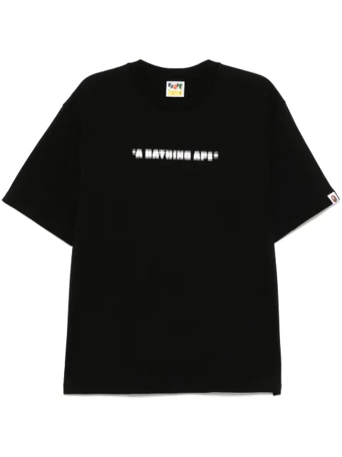 A BATHING APE® playera con logo pixelado