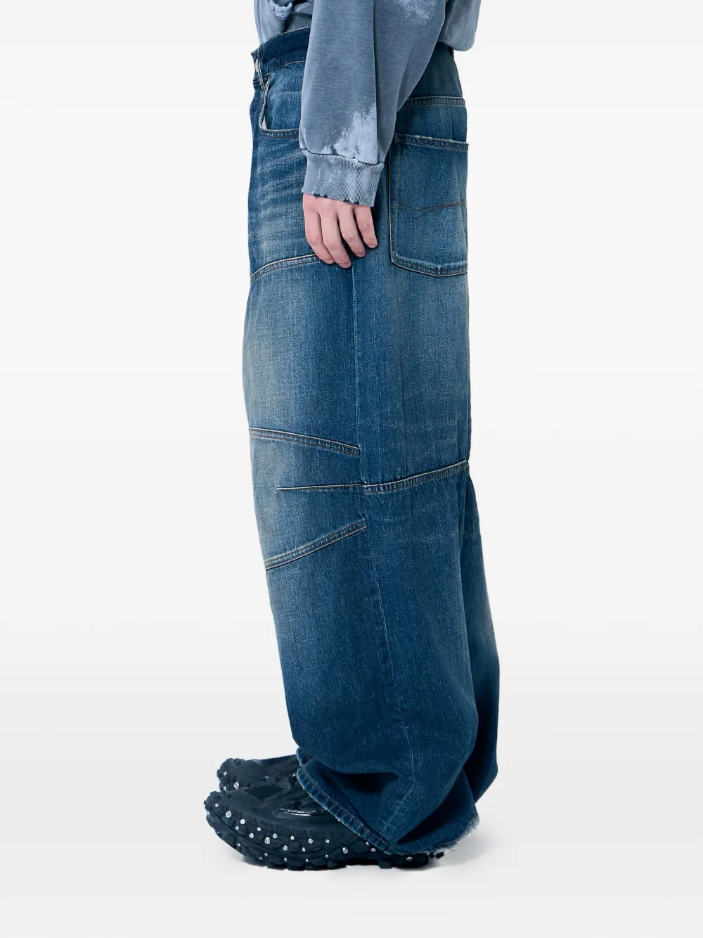 Balenciaga logo-patch Jeans | Blue | FARFETCH