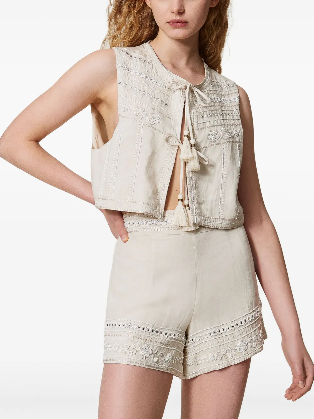 Twinset Embroidered-detail Shorts In Neutrals