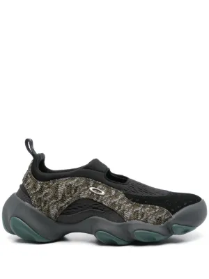 Oakley Edge Icon Sneakers | Black | FARFETCH ZA