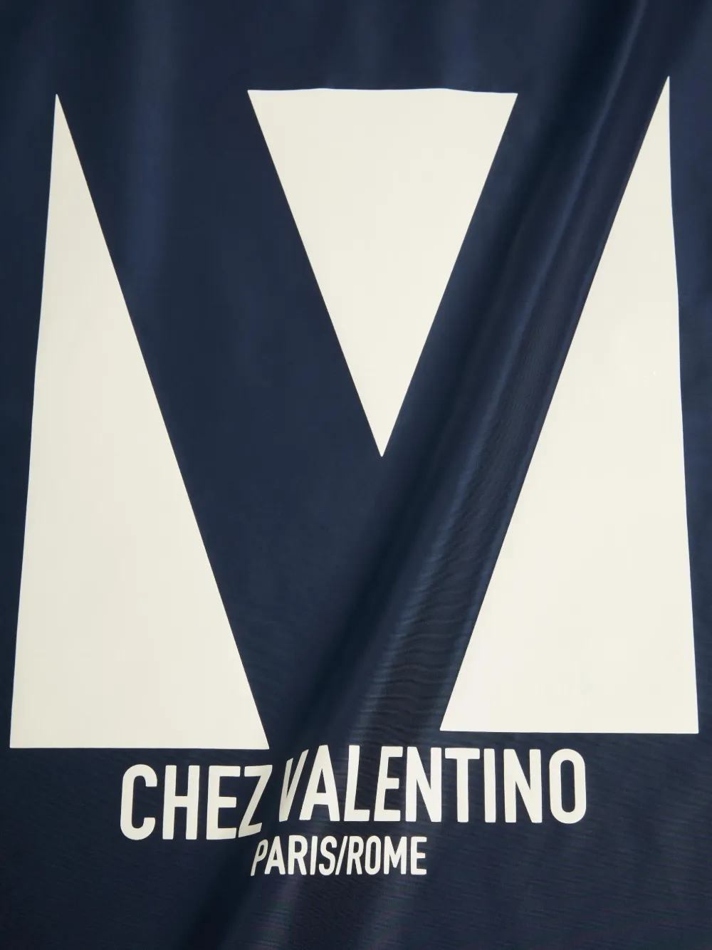 Valentino Garavani chamarra rompevientos con capucha y estampado Chez | Chamarras deportivas y rompevientos | Image 2