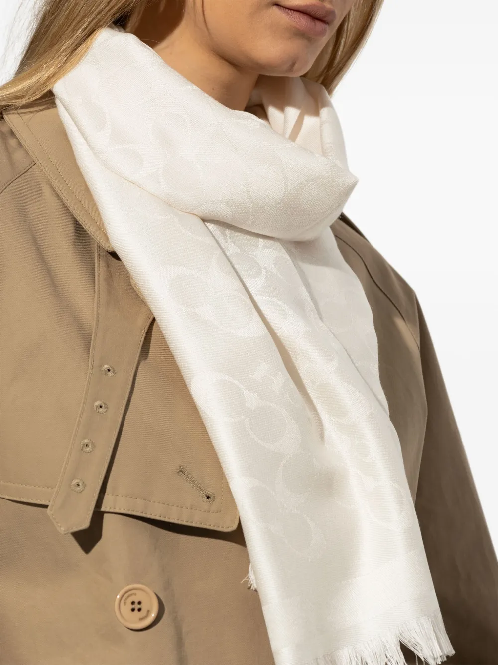 Coach Logo-jacquard Scarf In 白色