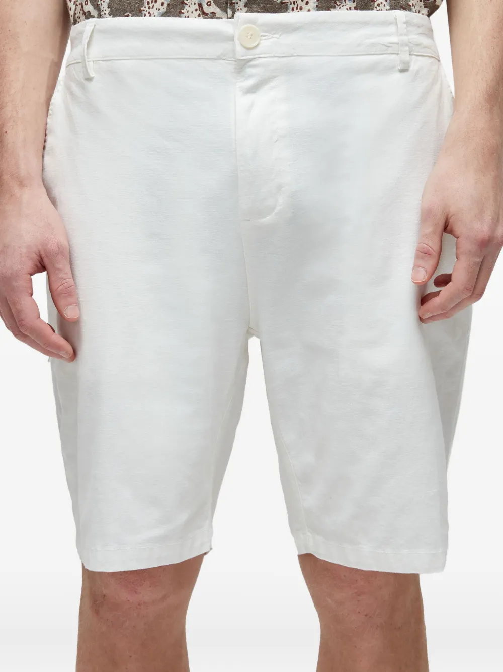 Osklen Basic Linen Shorts In White