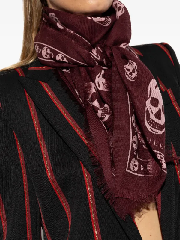 ALEXANDER MCQUEEN スカル スカーフ Classic Skull Alexander McQueen Classic Skull スカーフ | レッド | FARFETCH JP