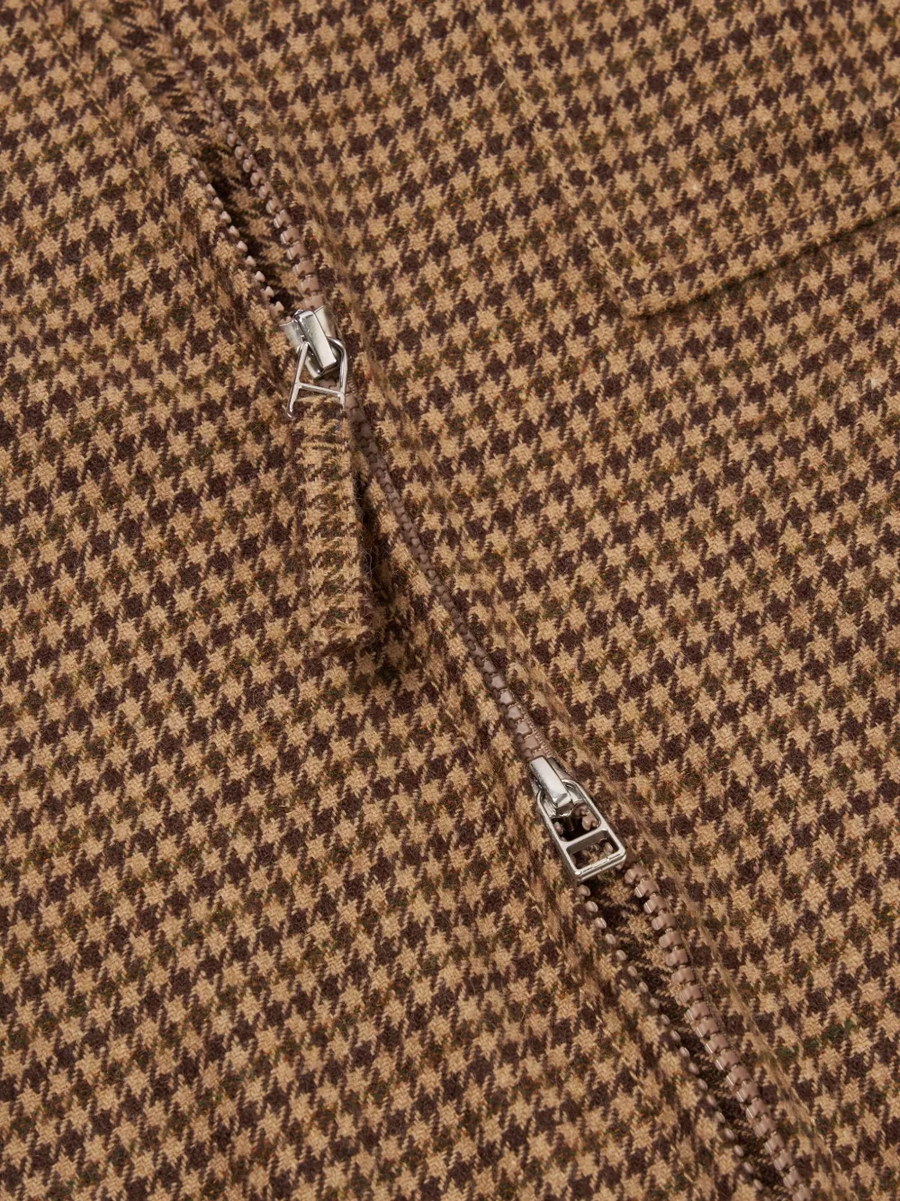 Universal Works Jack met pied-de-poule print en rits Bruin
