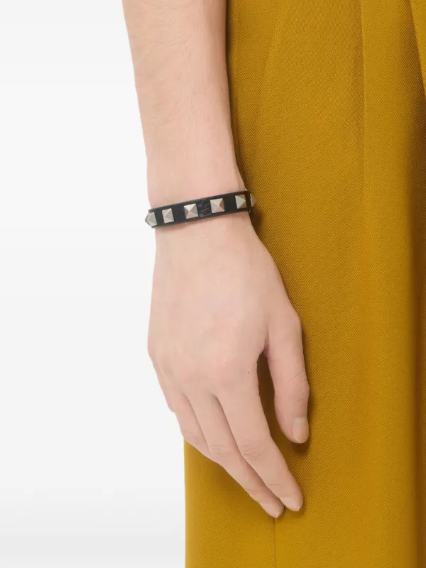 Valentino Garavani ロックスタッズ レザーブレスレット | ブラック
