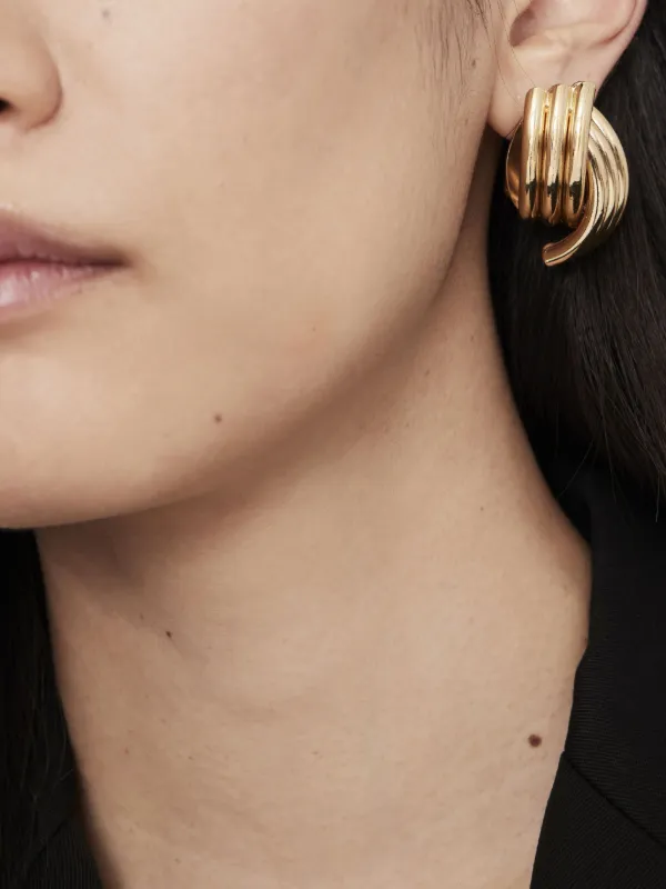 ANINE BING Crossover Ribbed Earrings | Gold | FARFETCH