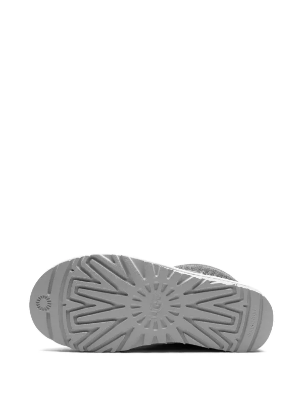 UGG Classic Mini ブーツ | シルバートーン | FARFETCH JP