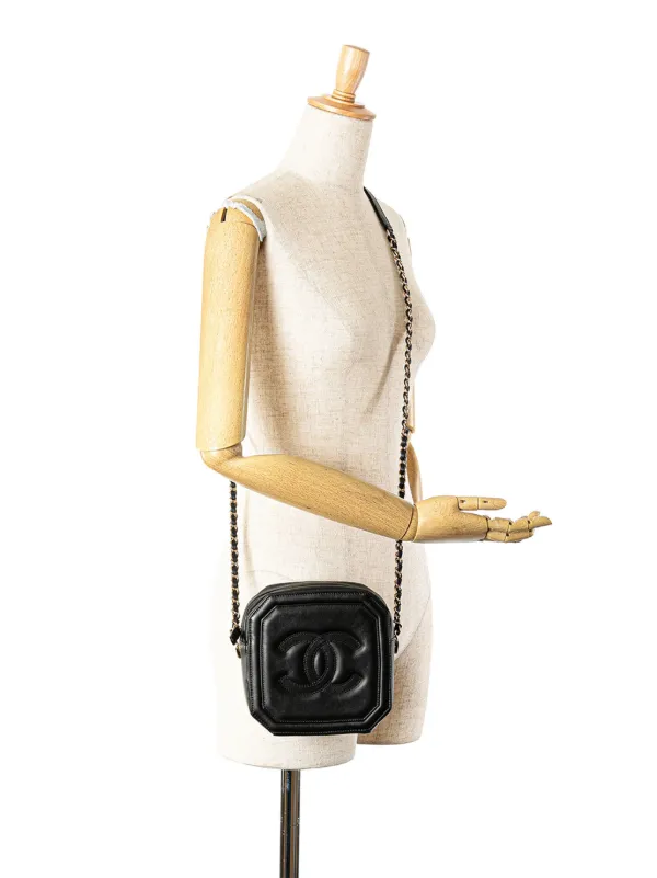 CHANEL Pre-Owned 2019 CC Quilted Lambskin Octagon Camera Case