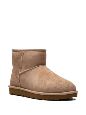 未使用新品！UGG CLASSIC 汲み取っ MINI GRAPHIC LOGO