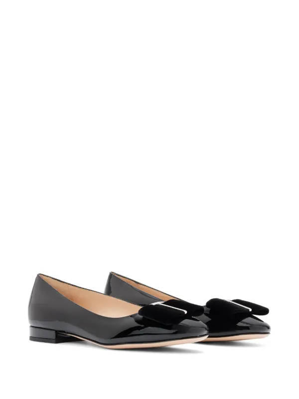 【TOM FORD】Audrey リボンディテール パテントレザーフラット TOM FORD Audrey フラットシューズ | ブラック | FARFETCH JP