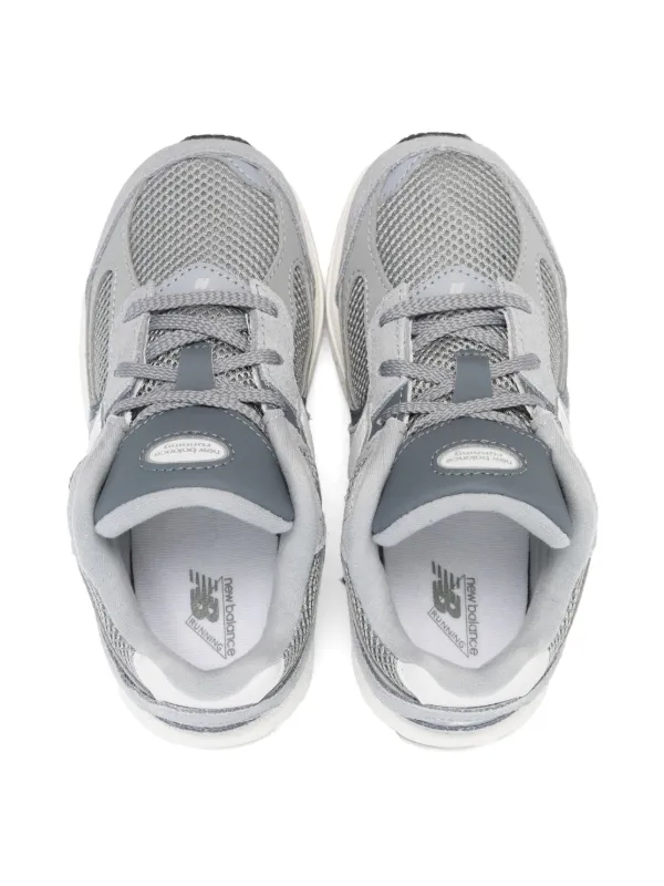 New Balance Kids 2002 スニーカー | グレー | FARFETCH JP