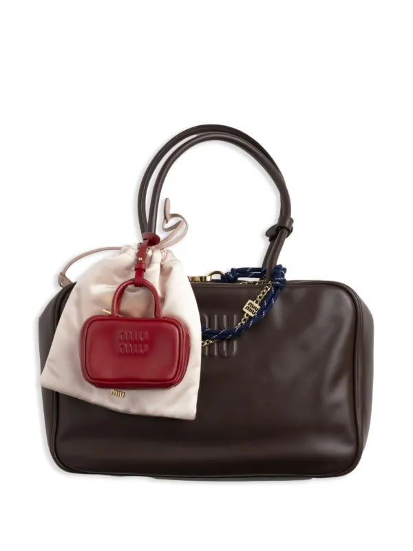 送料関税込★ MIUMIU ★ ロゴエンボストリックキーホルダー 送料関税込☆ MIUMIU ☆ ロゴエンボストリックキーホルダー