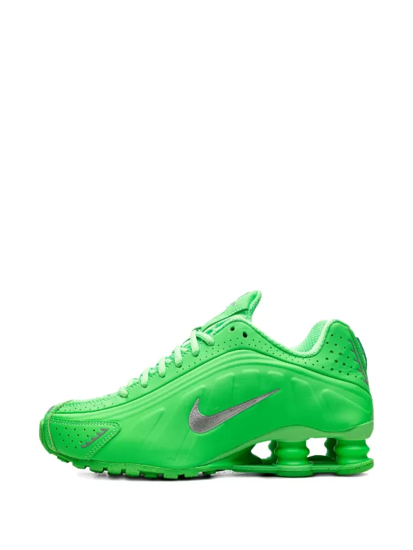 Nike Shox R4 “Green Strike” スニーカー | グリーン | FARFETCH JP