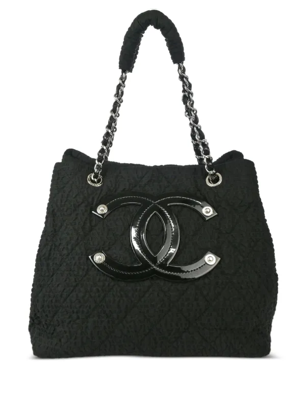 Chanel Pre-owned 2009 CC Quilted Handbag in Black