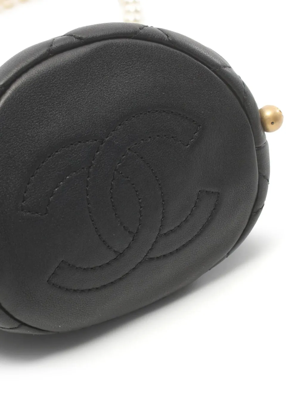 Pre-owned Chanel 2021-2022 Cc Quilted Bucket Bag In 黑色