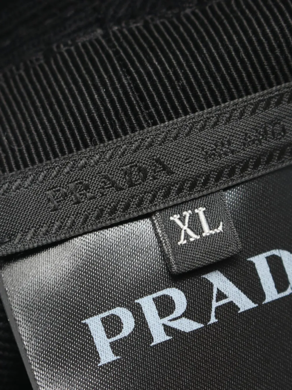 Prada Pre-Owned 2010s triangle-logo bucket hat - Zwart